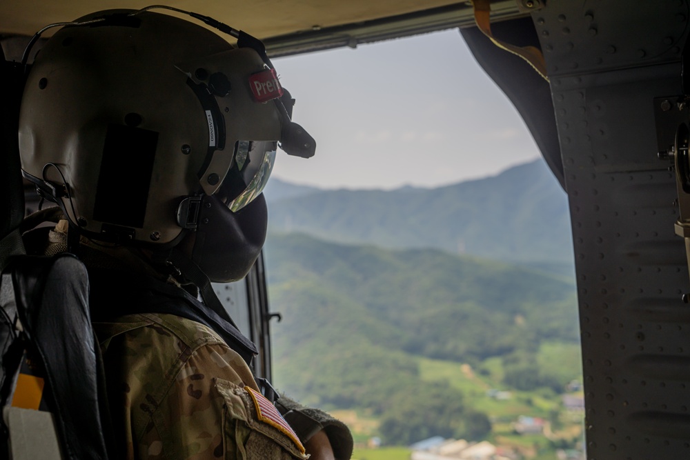U.S. Army Combat Medics and U.S. Navy Corpsmen conduct joint cross-training during Pacific Fortitude