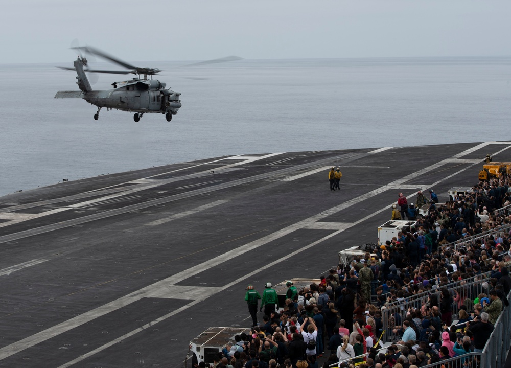 USS Carl Vinson (CVN 70) Sailors Welcome Guests with an Air Show during Friends and Family Day