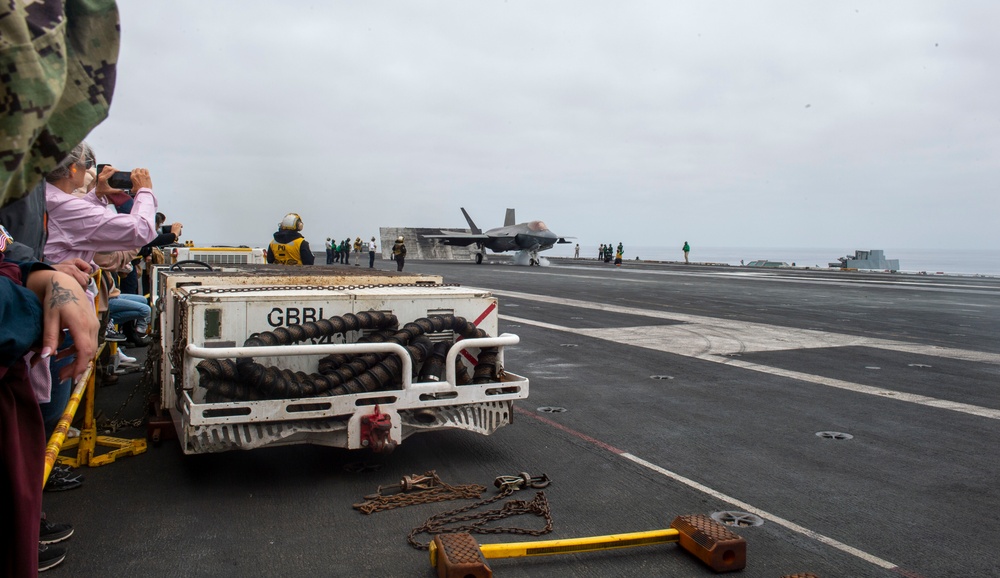 USS Carl Vinson (CVN 70) Sailors Welcome Guests with an Air Show during Friends and Family Day