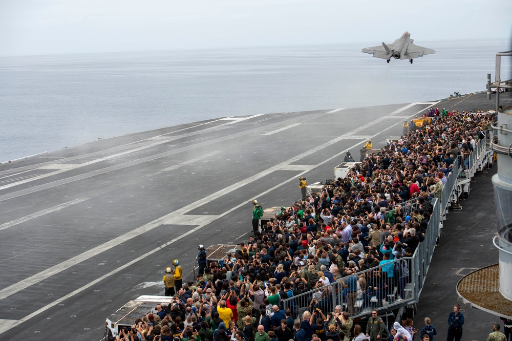 USS Carl Vinson (CVN 70) Sailors Welcome Guests with an Air Show during Friends and Family Day