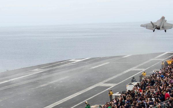 USS Carl Vinson (CVN 70) Sailors Welcome Guests with an Air Show during Friends and Family Day