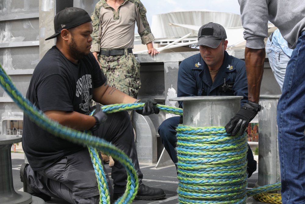 USNS Burlington Arrives in Panama