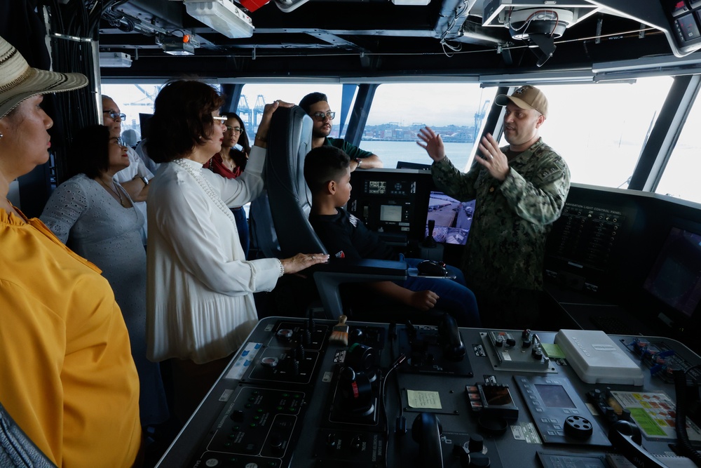 USNS Burlington (T-EPF 10) arrives in Colón, Panama as part of Continuing Promise 2024