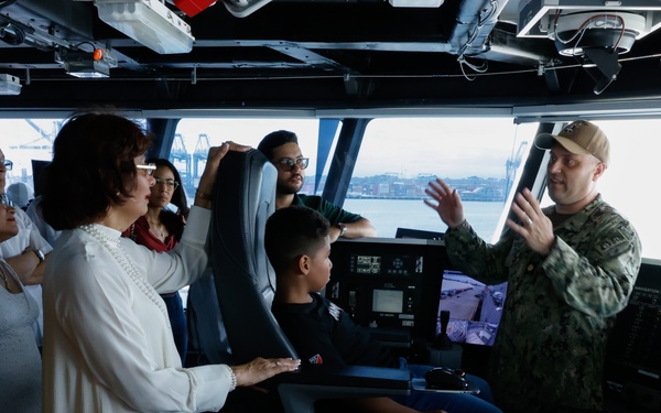 USNS Burlington (T-EPF 10) arrives in Colón, Panama as part of Continuing Promise 2024