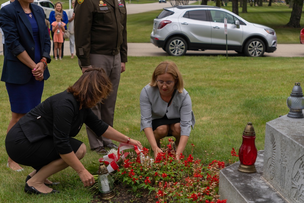 ILNG Joins Polish Consulate for Polish Armed Forces Day Event