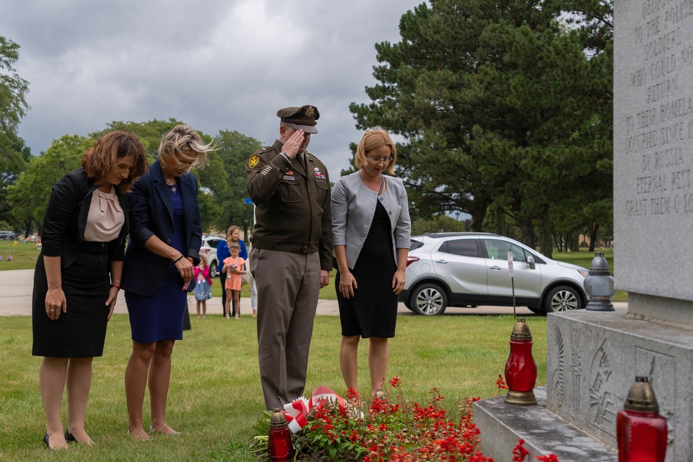 ILNG Joins Polish Consulate for Polish Armed Forces Day Event