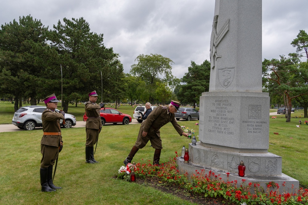 ILNG Joins Polish Consulate for Polish Armed Forces Day Event