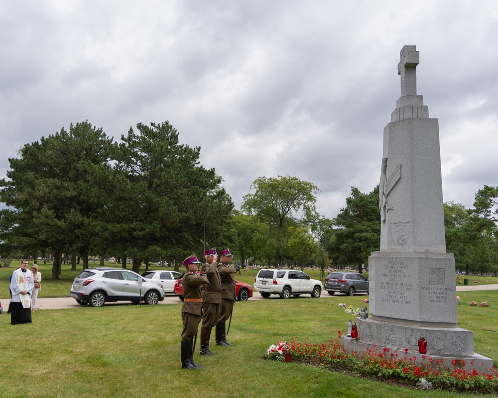 ILNG Joins Polish Consulate for Polish Armed Forces Day Event