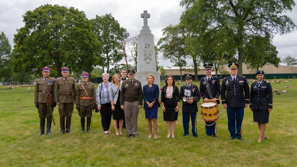 ILNG Joins Polish Consulate for Polish Armed Forces Day Event