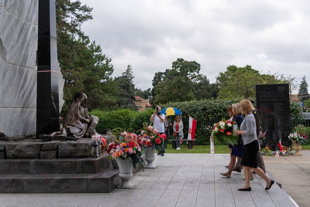 ILNG Joins Polish Consulate for Polish Armed Forces Day Event