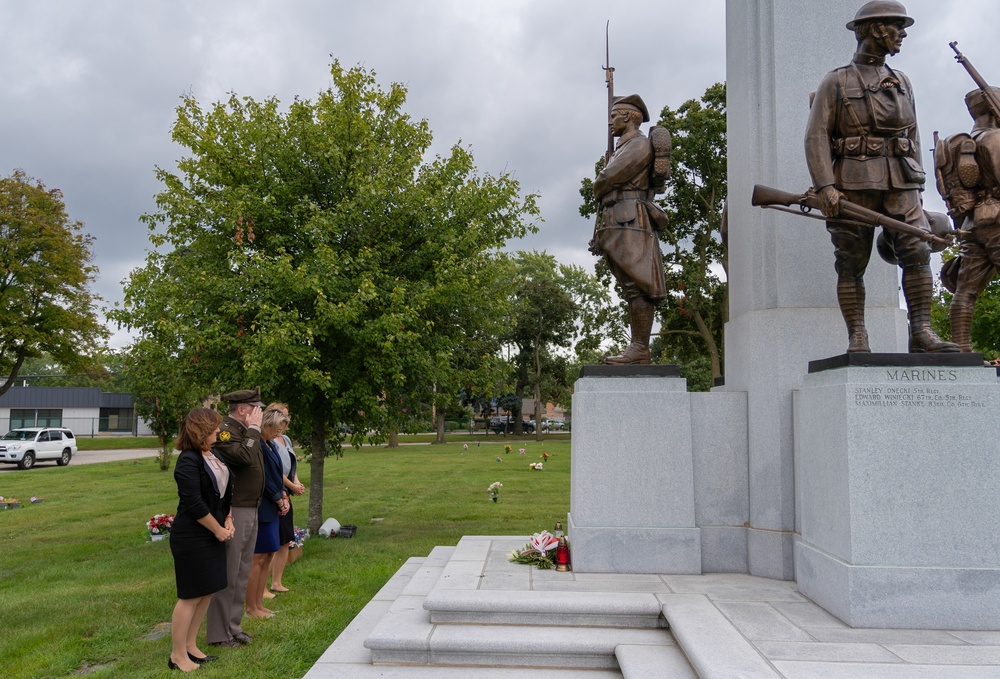 ILNG Joins Polish Consulate for Polish Armed Forces Day Event