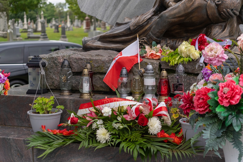 ILNG Joins Polish Consulate for Polish Armed Forces Day Event