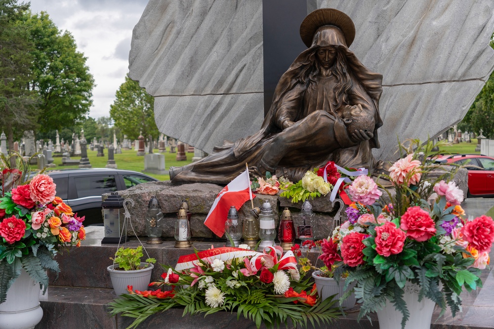 ILNG Joins Polish Consulate for Polish Armed Forces Day Event