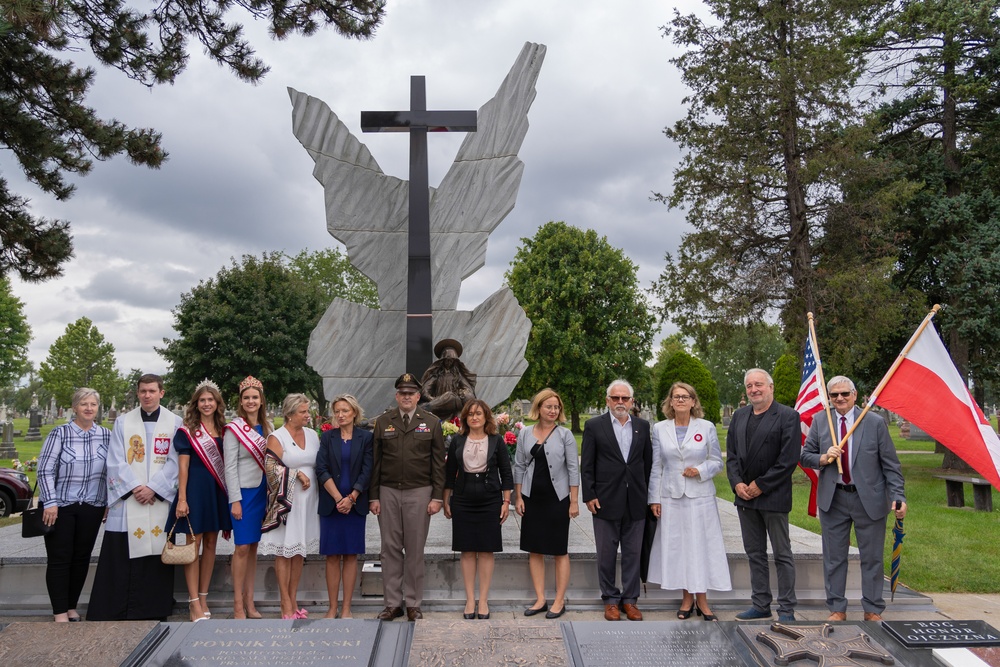 ILNG Joins Polish Consulate for Polish Armed Forces Day Event