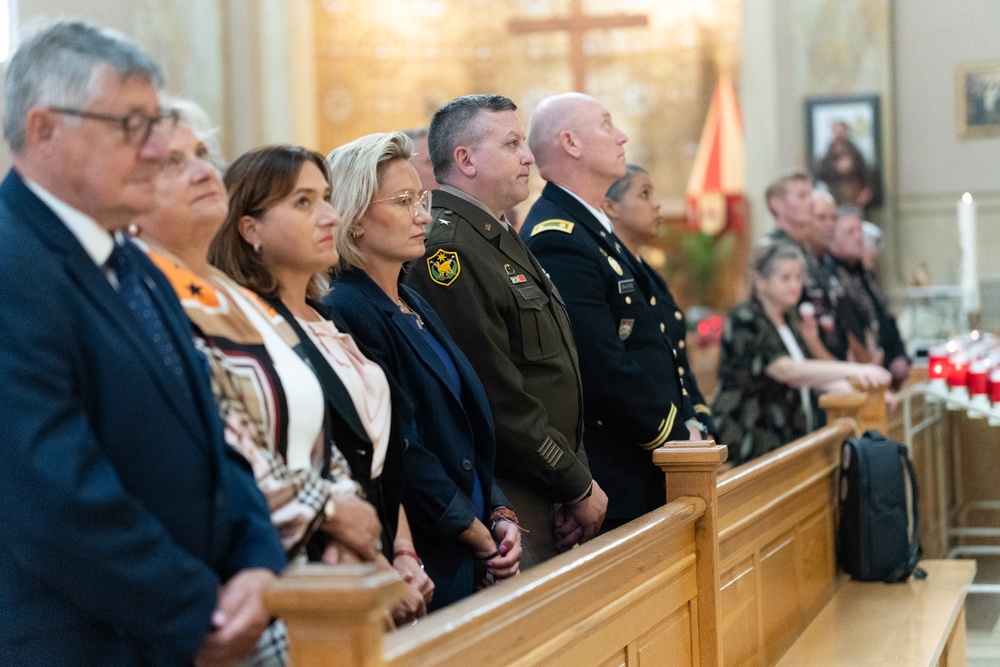 ILNG Joins Polish Consulate for Polish Armed Forces Day Event