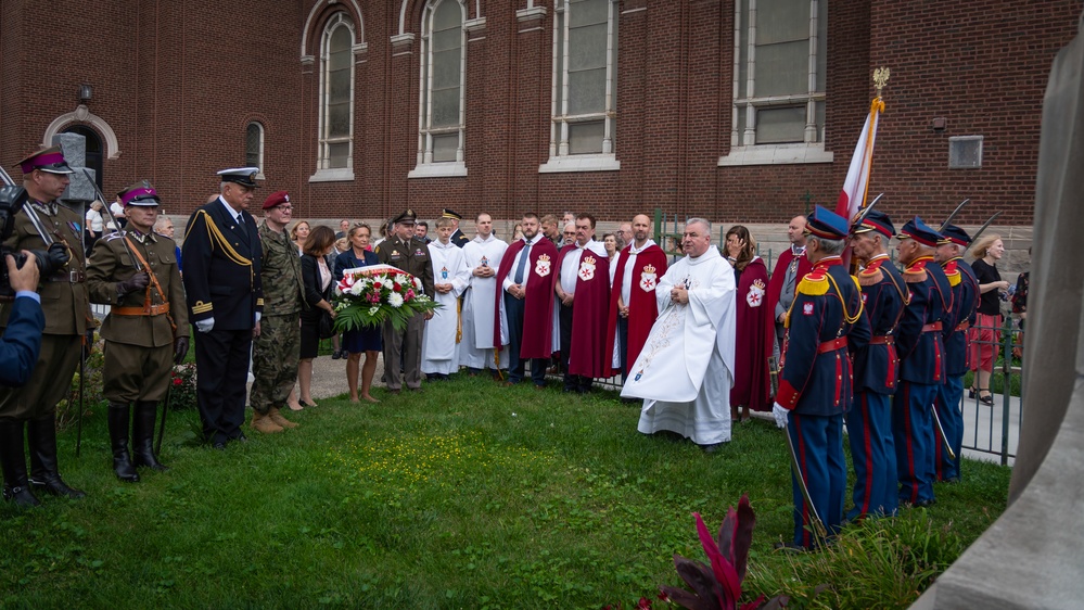 ILNG Joins Polish Consulate for Polish Armed Forces Day Event