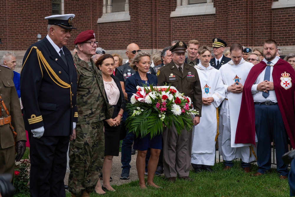 ILNG Joins Polish Consulate for Polish Armed Forces Day Event