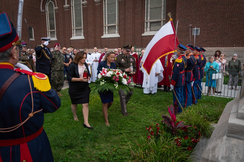 ILNG Joins Polish Consulate for Polish Armed Forces Day Event