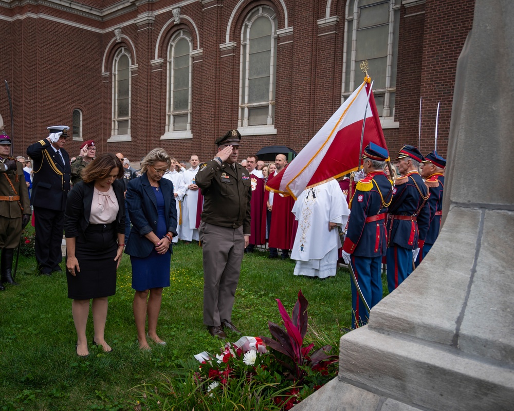 ILNG Joins Polish Consulate for Polish Armed Forces Day Event