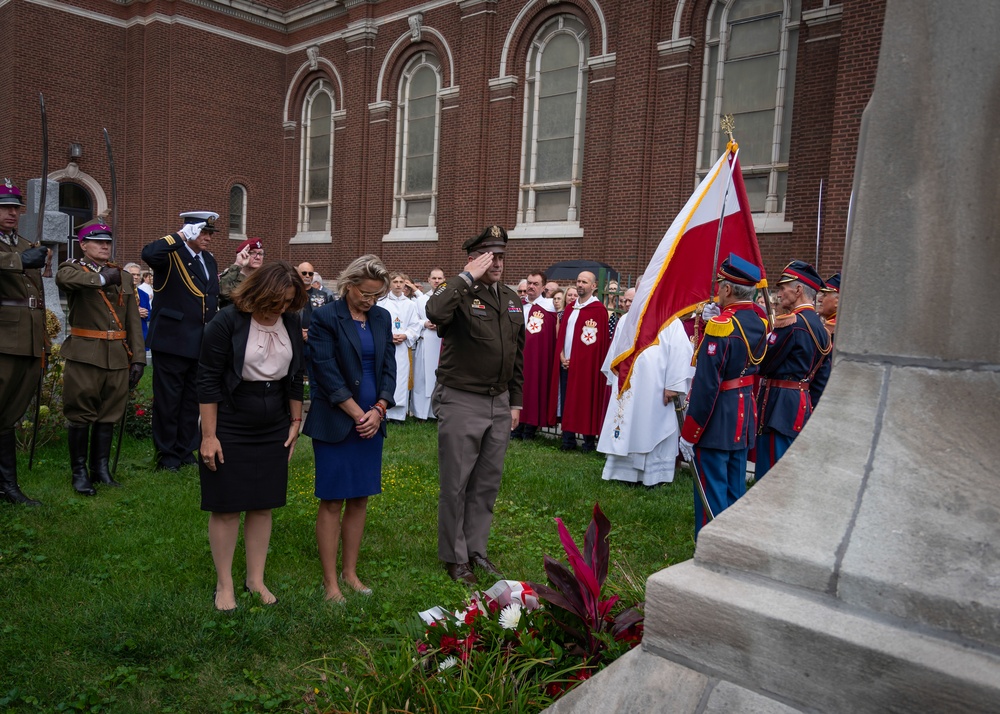 ILNG Joins Polish Consulate for Polish Armed Forces Day Event