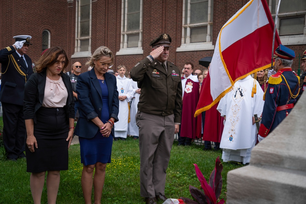 ILNG Joins Polish Consulate for Polish Armed Forces Day Event