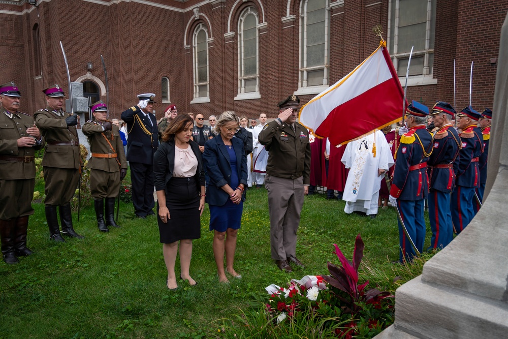 ILNG Joins Polish Consulate for Polish Armed Forces Day Event