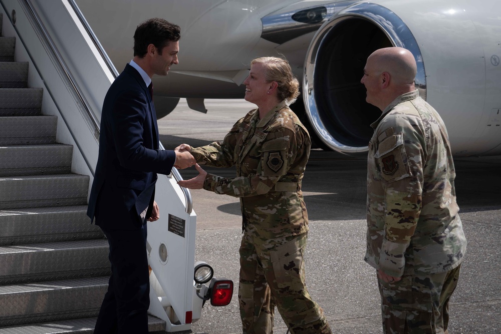 Sen. Ossoff Discusses Strategic Role of Air Force Reserves at Dobbins Air Reserve Base