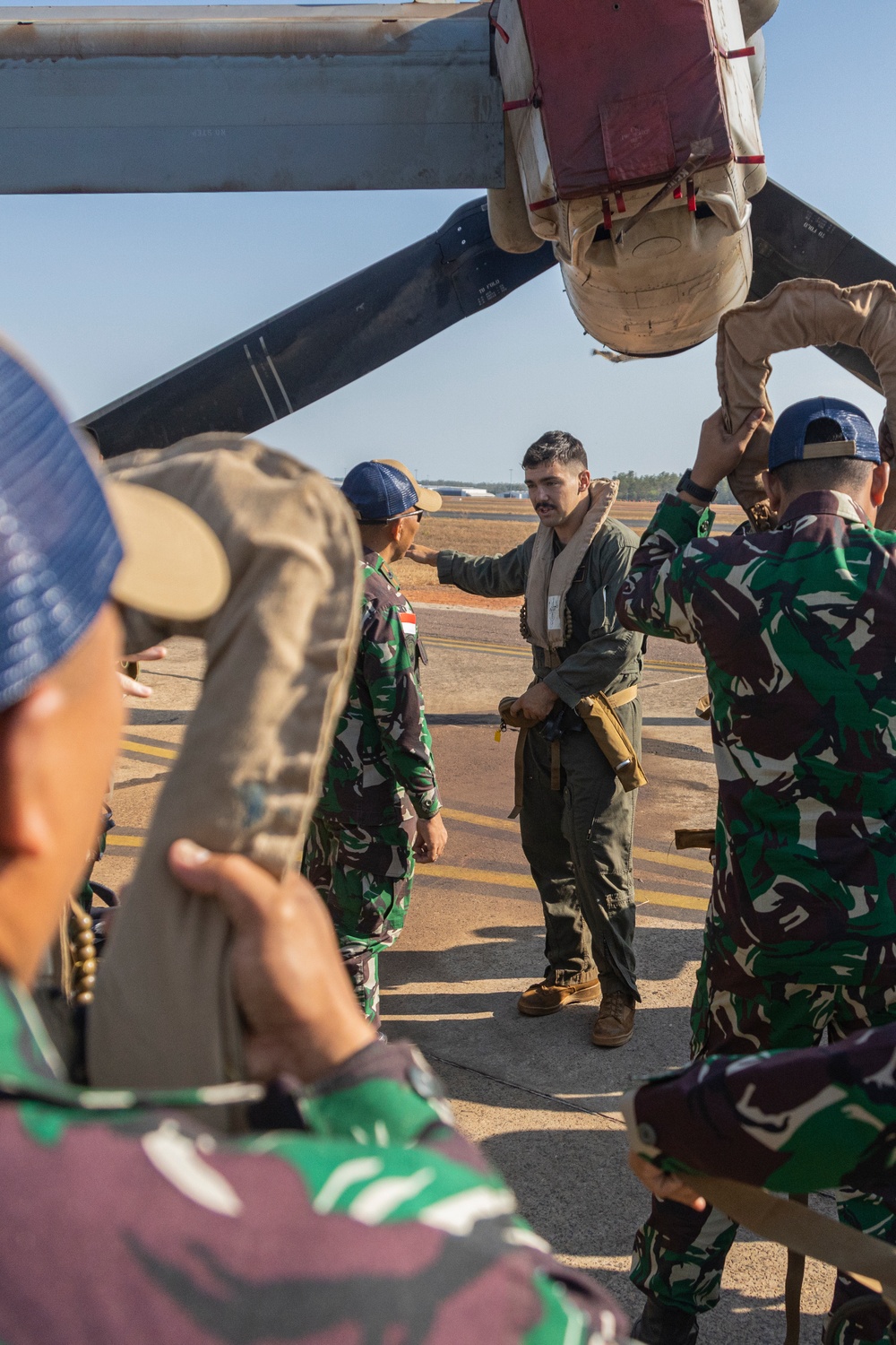 MRF-D 24.3: VMM-268 (Rein.) Marines teach ADF, Indonesian service members MV-22B Osprey safeties during Exercise Bhakti Kanyini AUSINDO 24