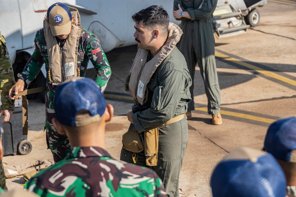 MRF-D 24.3: VMM-268 (Rein.) Marines teach ADF, Indonesian service members MV-22B Osprey safeties during Exercise Bhakti Kanyini AUSINDO 24