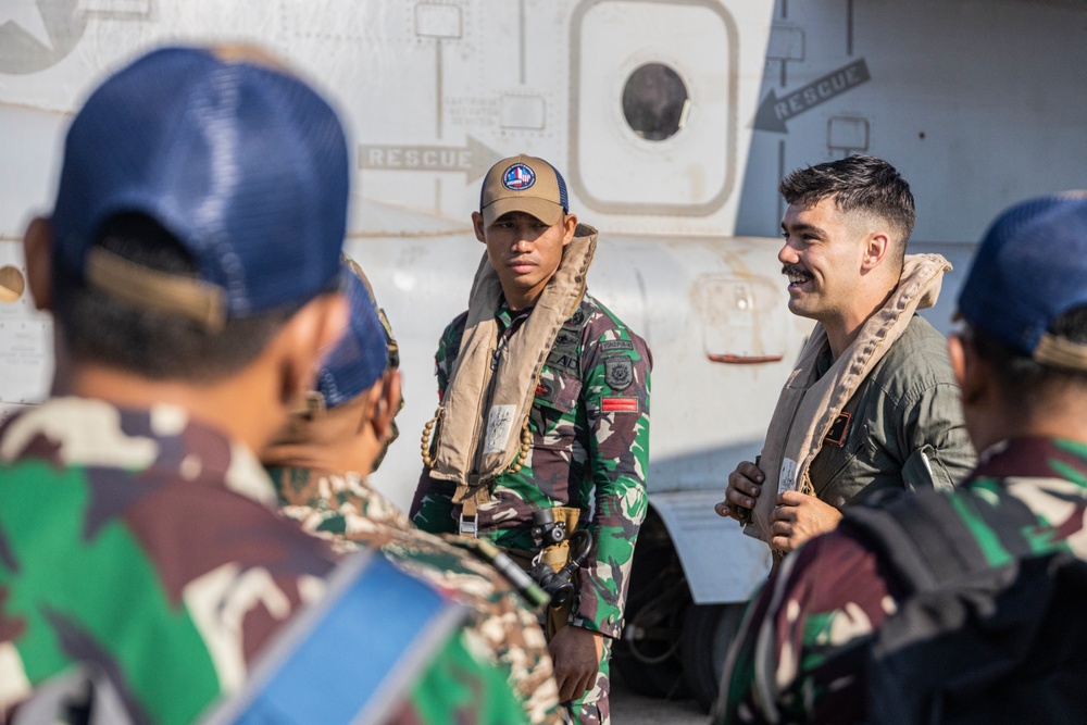 MRF-D 24.3: VMM-268 (Rein.) Marines teach ADF, Indonesian service members MV-22B Osprey safeties during Exercise Bhakti Kanyini AUSINDO 24