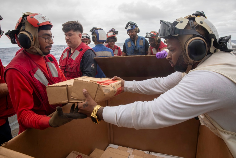 USS Spruance conducts vertical replenishment with USS Abraham Lincoln