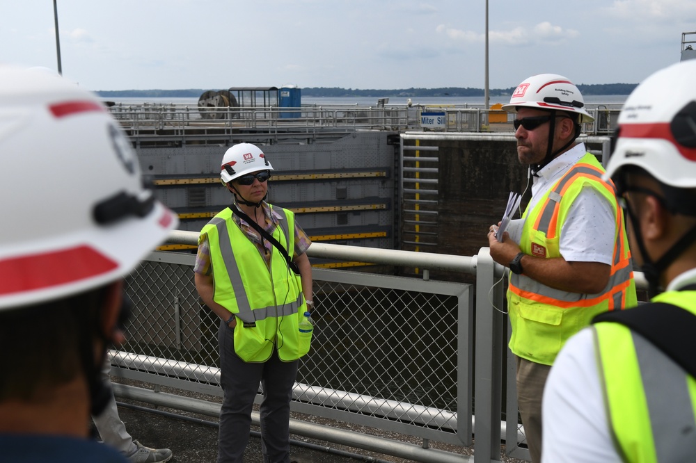Senate Appropriations Staff members visit Kentucky Lock
