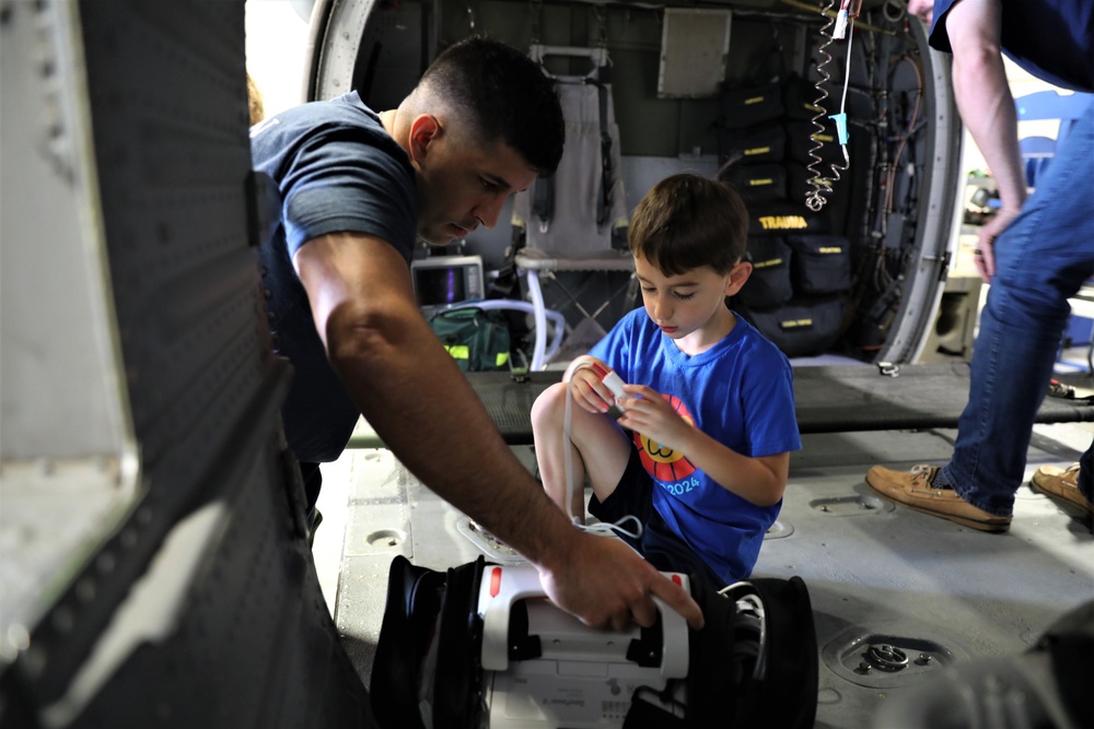 National Aviation Week: Military spouses explore relevance and efficiency of Team DCARNG Aviation