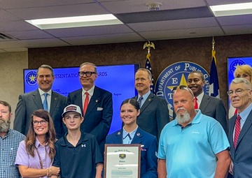 Airmen rescues children from burning car