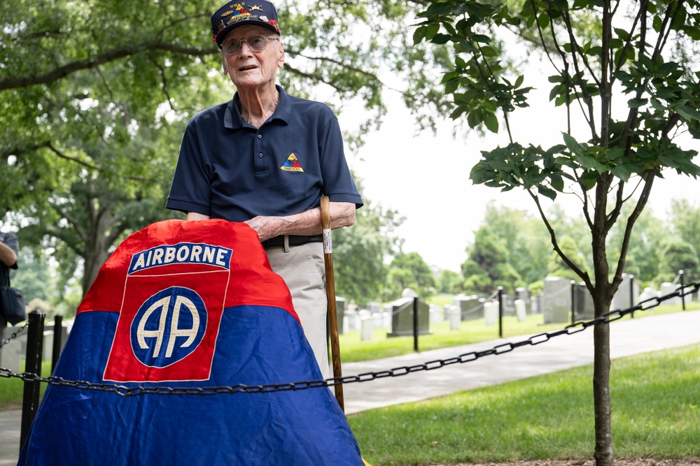 Members of the 82nd Airborne Division Association Visit Arlington National Cemetery for National Airborne Day