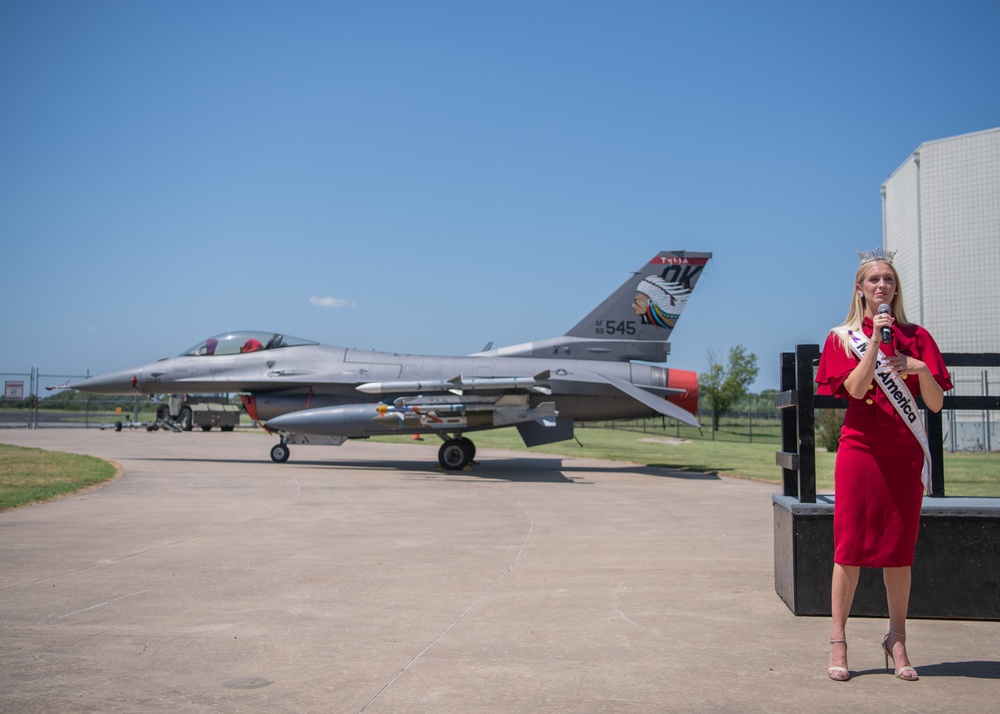 Miss America Inspires Future Aviators at Tulsa Air and Space Museum