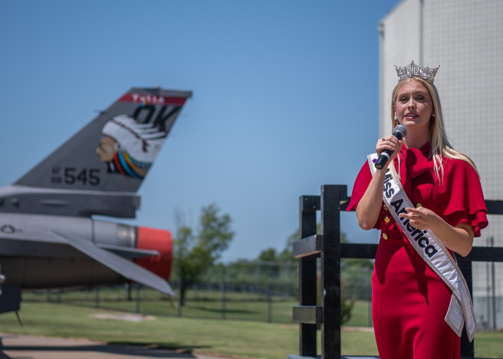 Miss America Inspires Future Aviators at Tulsa Air and Space Museum