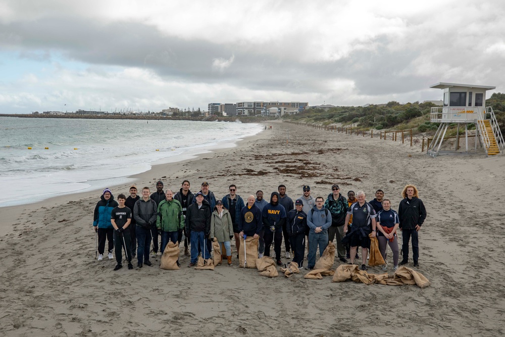 Emory S. Land Sailors Participate in Beach Clean-up at Coogee Beach