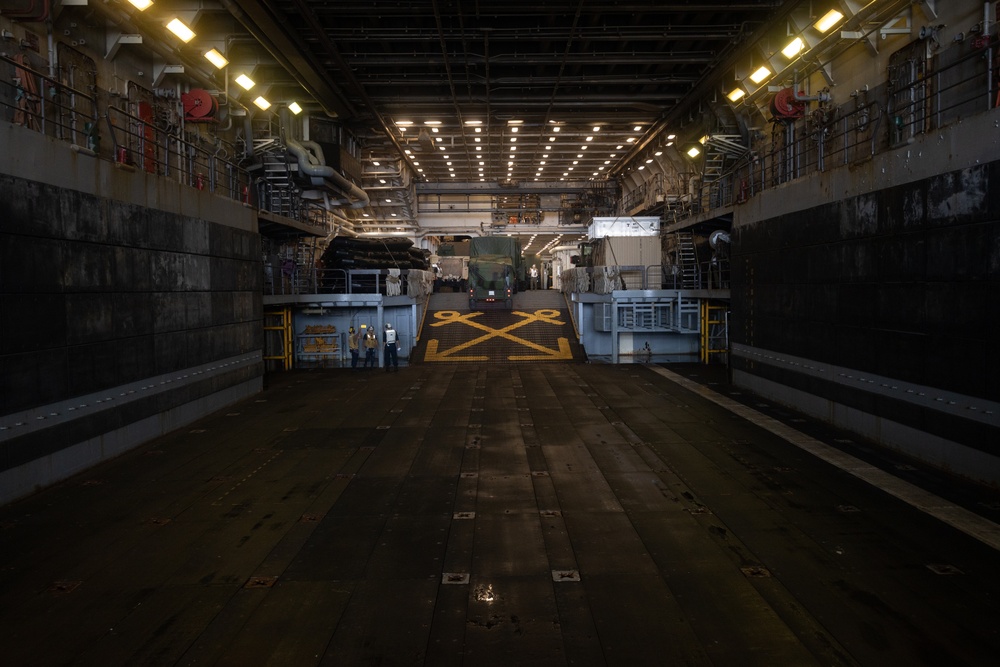 3/12 HIMARS Embark on the 31st MEU Utilizing a U.S. Navy Landing Craft, Air Cushion