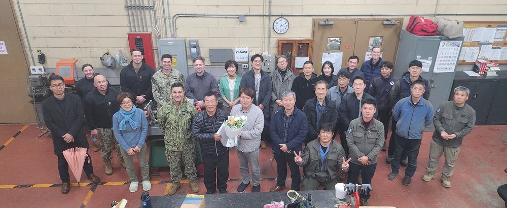 Navy Region Korea Welcomes First Female KGS-12 Employee in Chinhae