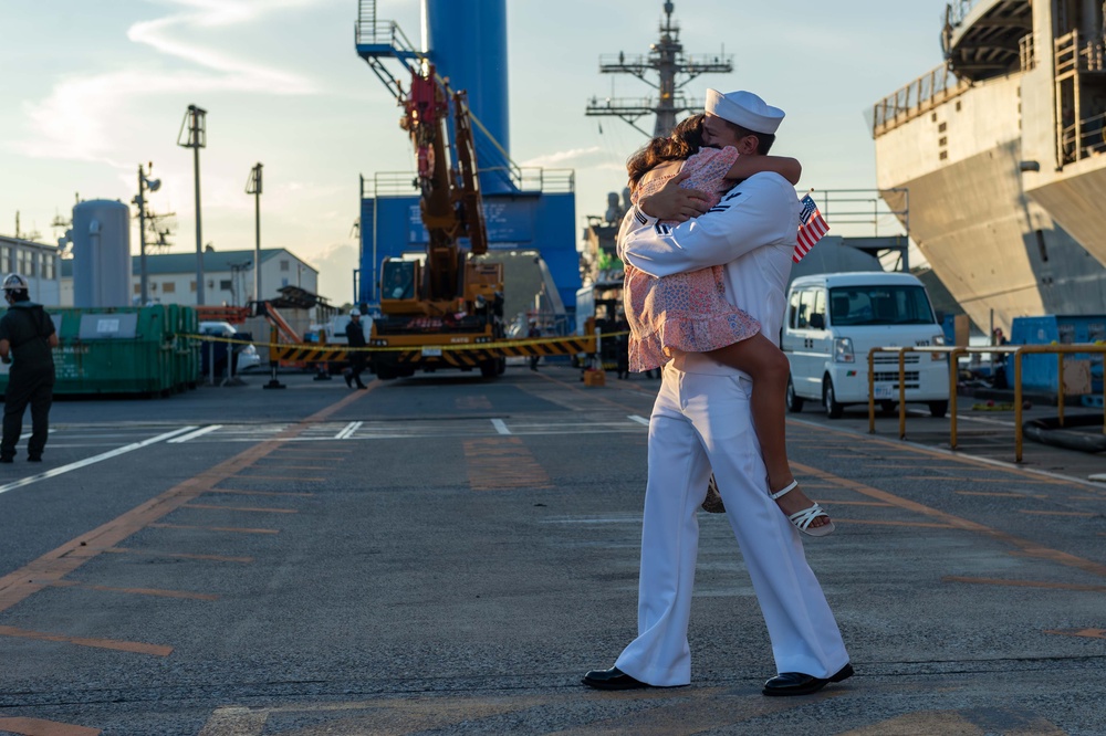 USS Blue Ridge returns to Yokosuka after its summer patrol 2024