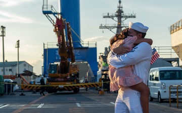 USS Blue Ridge returns to Yokosuka after its summer patrol 2024