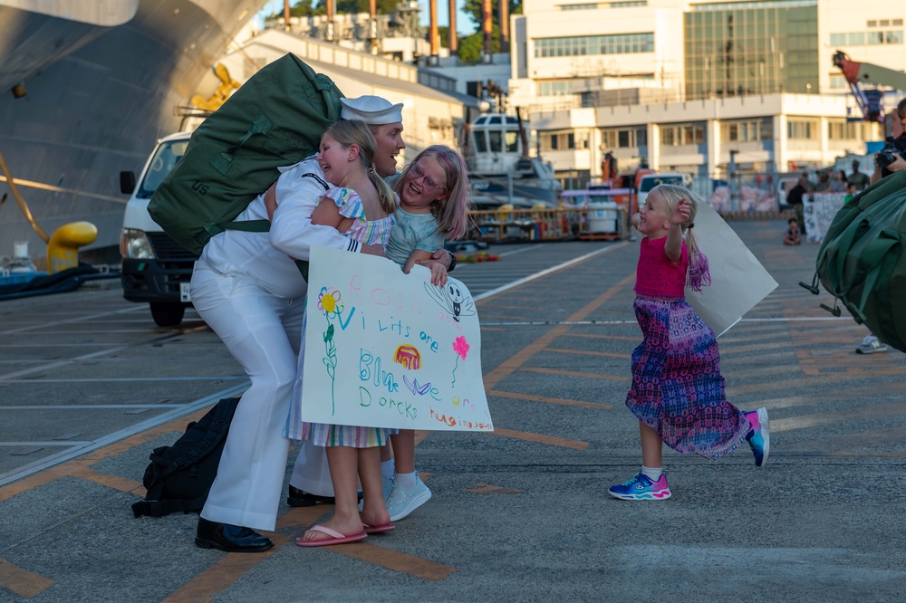 USS Blue Ridge returns to Yokosuka after its summer patrol 2024