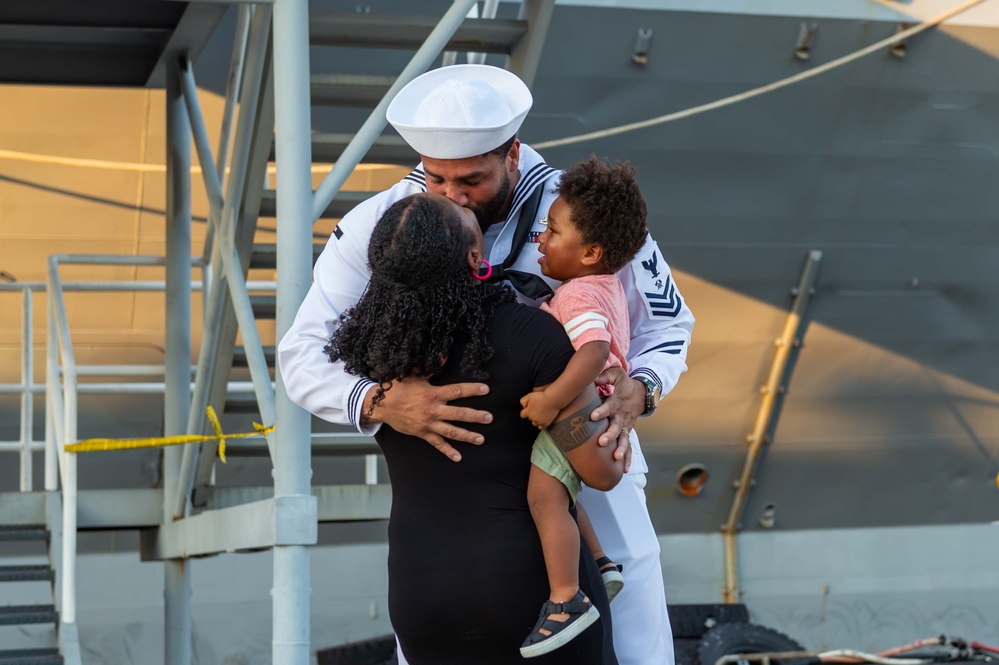 USS Blue Ridge returns to Yokosuka after its summer patrol 2024