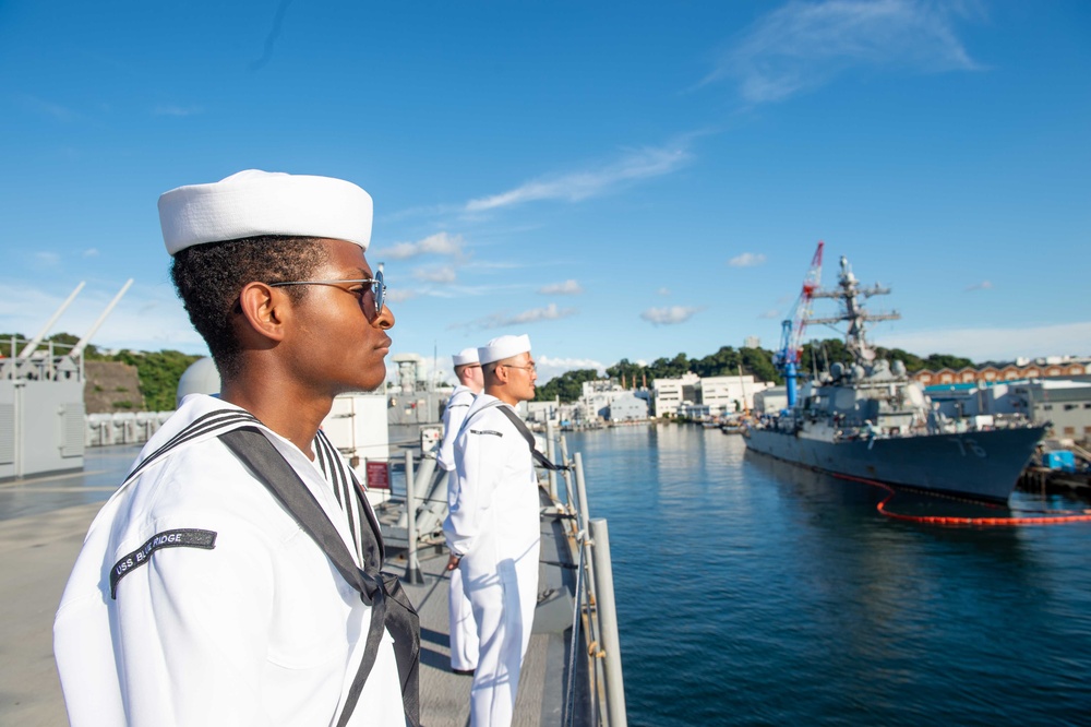 USS BLUE RIDGE MAN THE RAILS