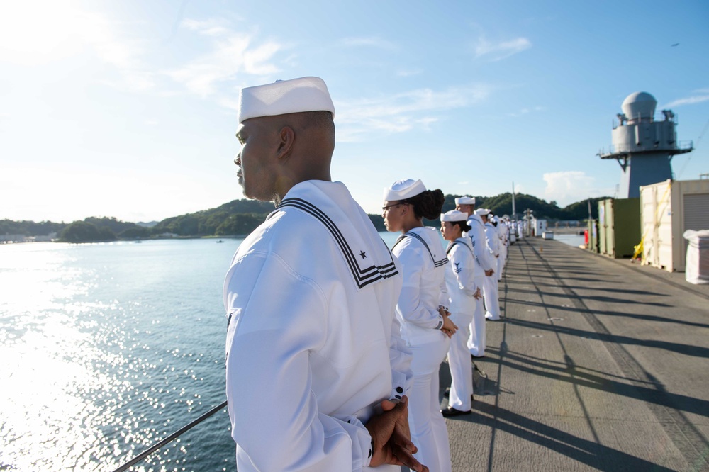 USS BLUE RIDGE MAN THE RAILS