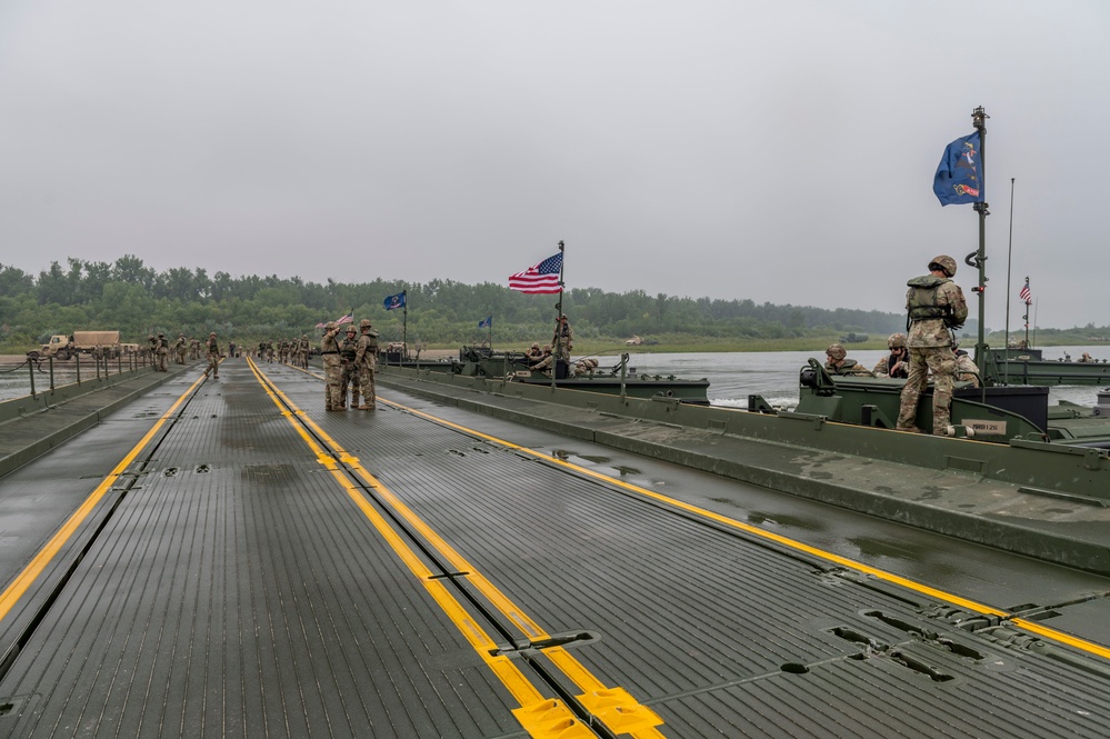 North Dakota Army National Guard Conducts Wet Gap Crossing Exercise on the Missouri River