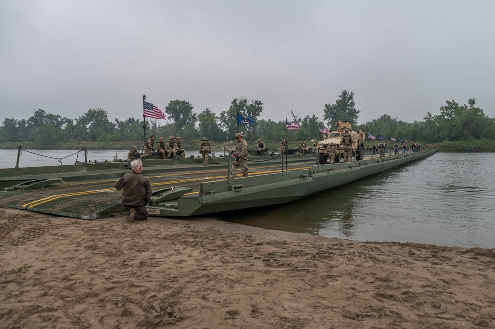 North Dakota Army National Guard Conducts Wet Gap Crossing Exercise on the Missouri River