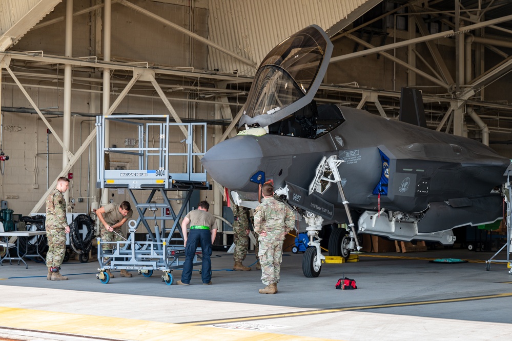 325th MXS egress section maintains pilot safety