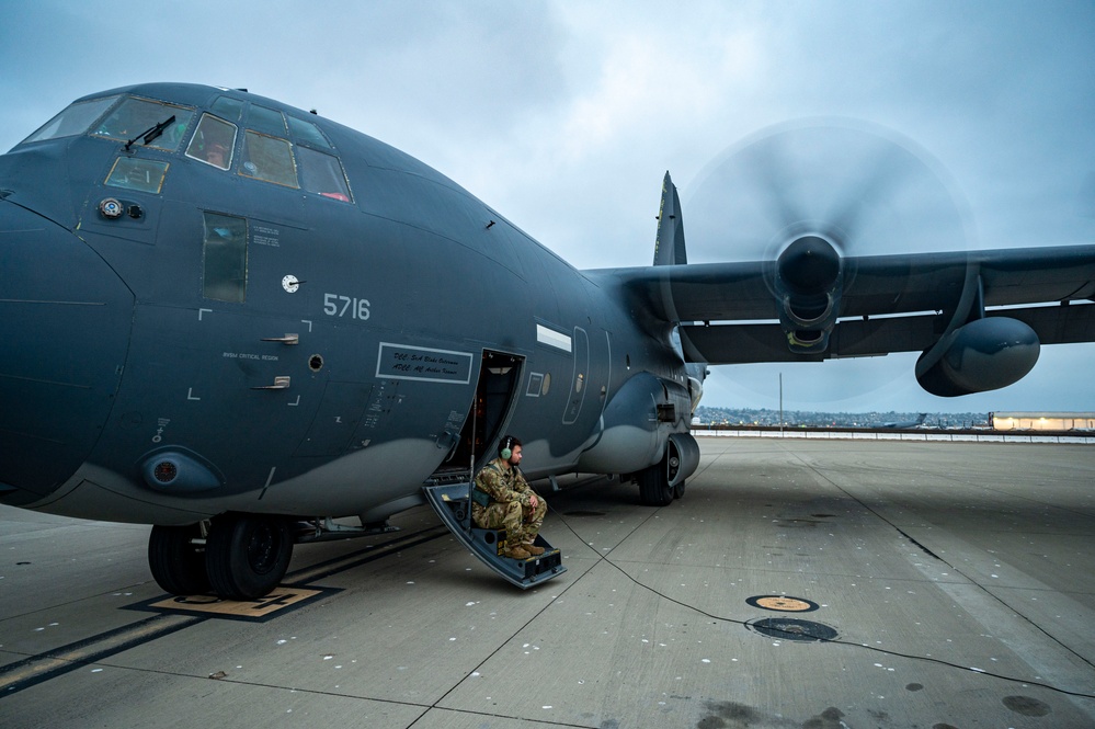 79 RQS Refuels HH-60s during Bamboo Eagle 24-3